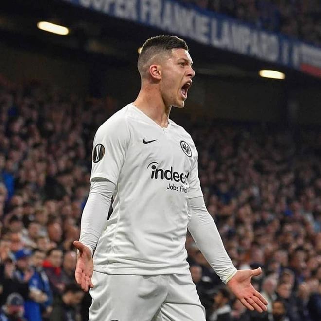 包含里程碑夜！法兰克福防线松动，葡超冲刺阶段刷纪录，气氛紧张，赛程密集仍需轮换的词条-奇异果官网